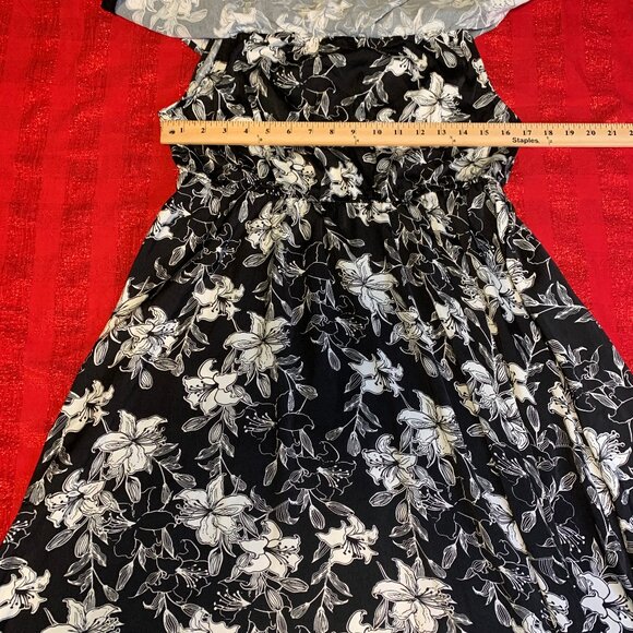 BloomChic NWT Off Shoulder Floral Pattern Black/White Maxi Summer Dress Size 10 - Picture 7 of 9